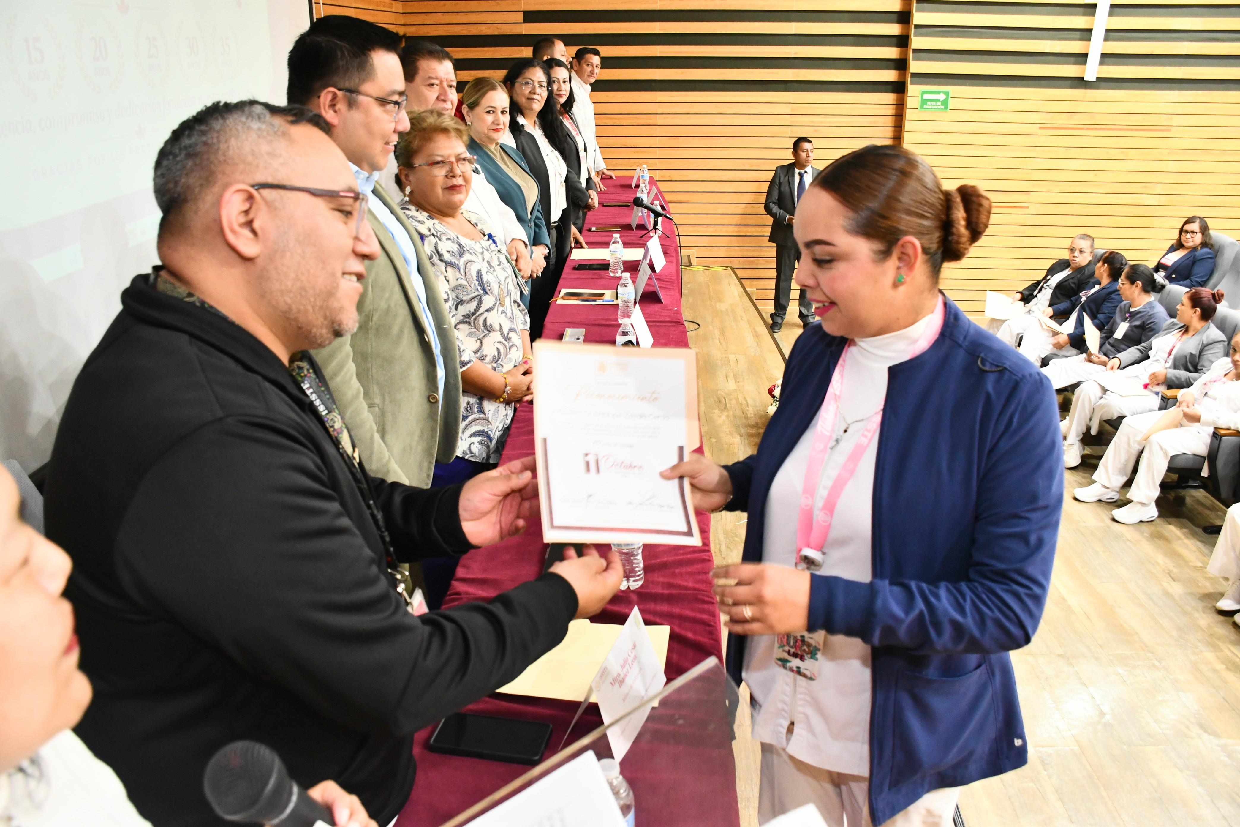 Entrega de Reconocimientos por Años de Servicio en el HG "Dra. Matilde Petra Montoya Lafragua" 